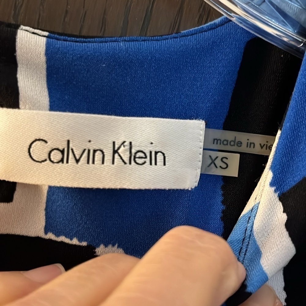 Calvin Klein sleeveless blue, black& white patterned top. Size XS. - Picture 2 of 8